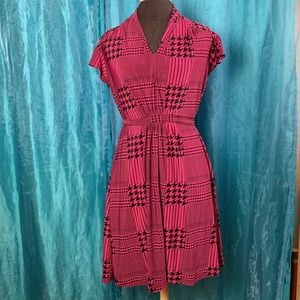 EYE CATCHING Houndstooth Dress (L)
